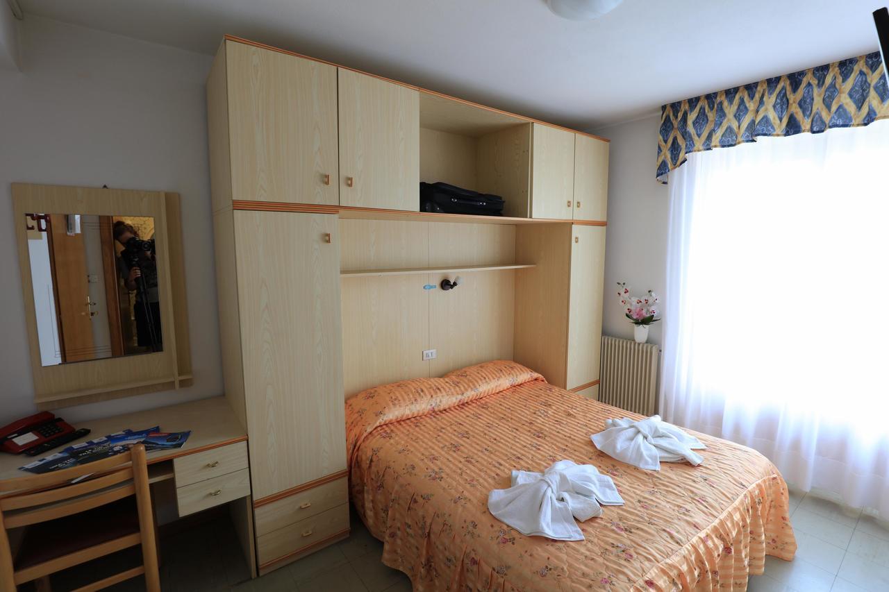מולבנו Hotel Aurora מראה חיצוני תמונה